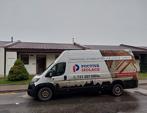 Zateplení stropu rodinného domu pomocí foukané izolace